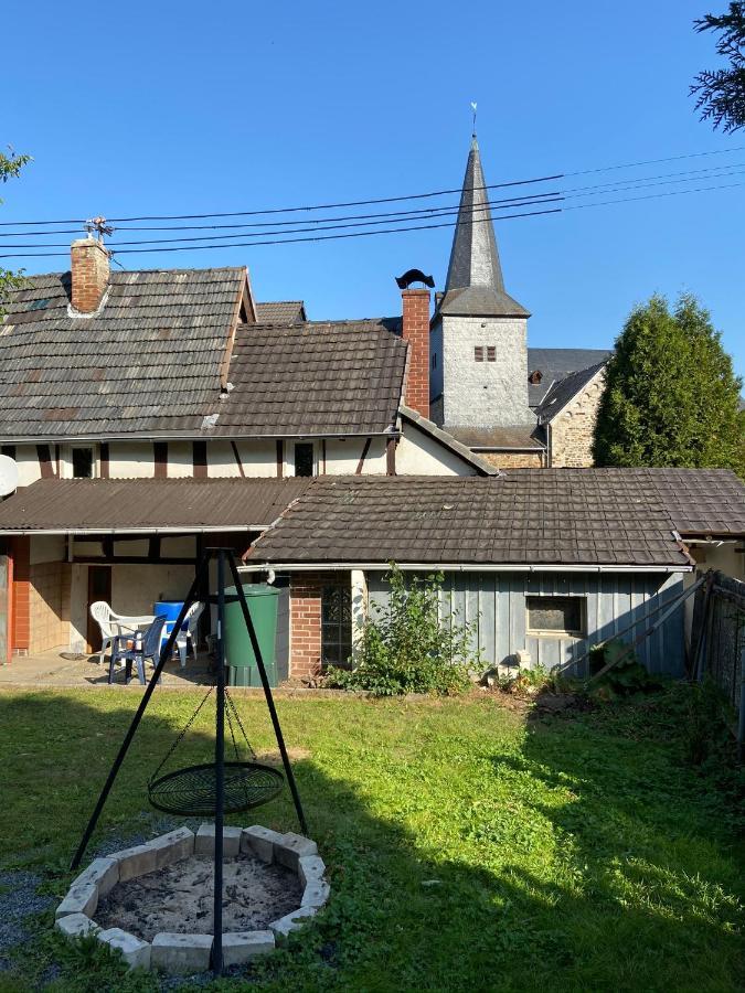 Villa 300 Jahre Altes Renoviertes Fachwerkhaus à Peterslahr Extérieur photo