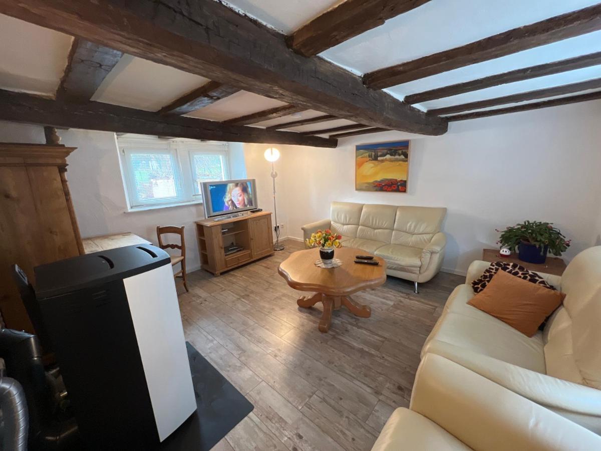 Villa 300 Jahre Altes Renoviertes Fachwerkhaus à Peterslahr Extérieur photo