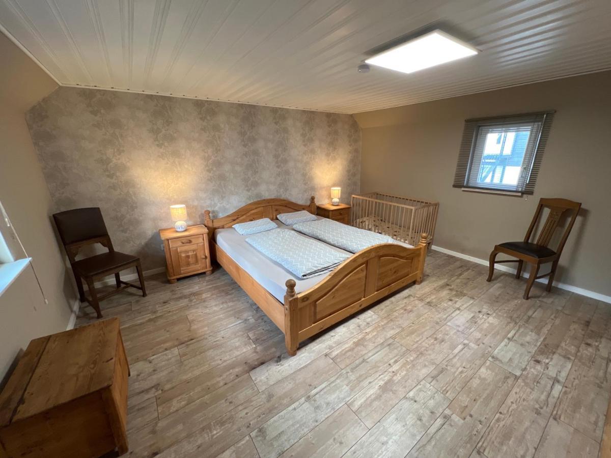 Villa 300 Jahre Altes Renoviertes Fachwerkhaus à Peterslahr Extérieur photo